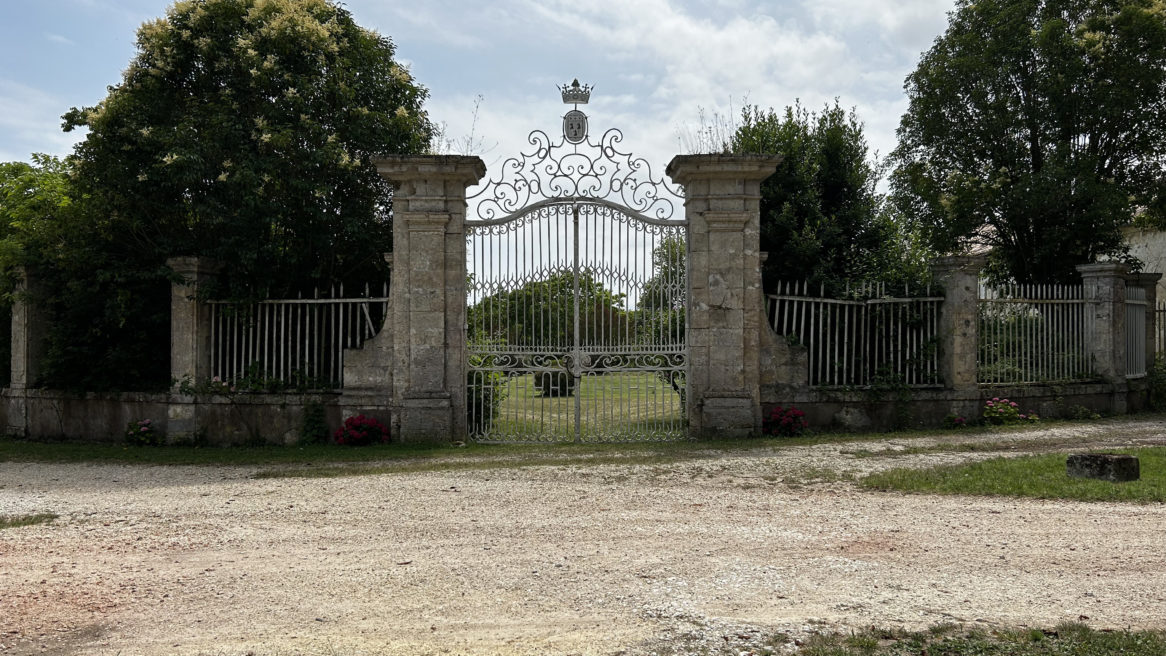 CHATEAU LARRIVAUX